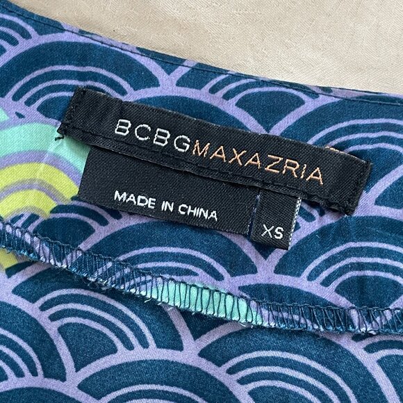 BCBG Maxazaria || Sleeveless Japanese inspired Seigaiha Print Blouse XS - Picture 3 of 5